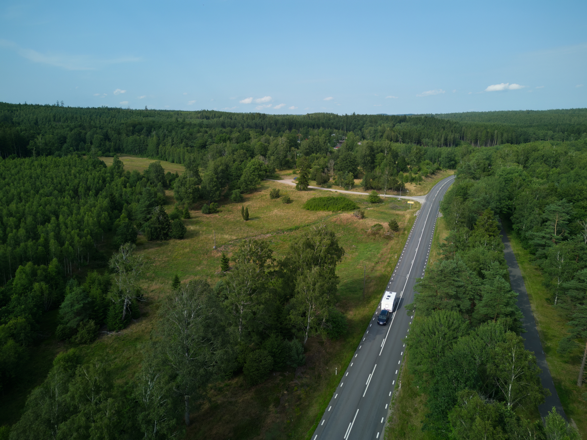 iStock-1441384623_Drönarbild_Väg.jpg.